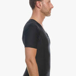 mens posture shirt von der Seite gesehen
